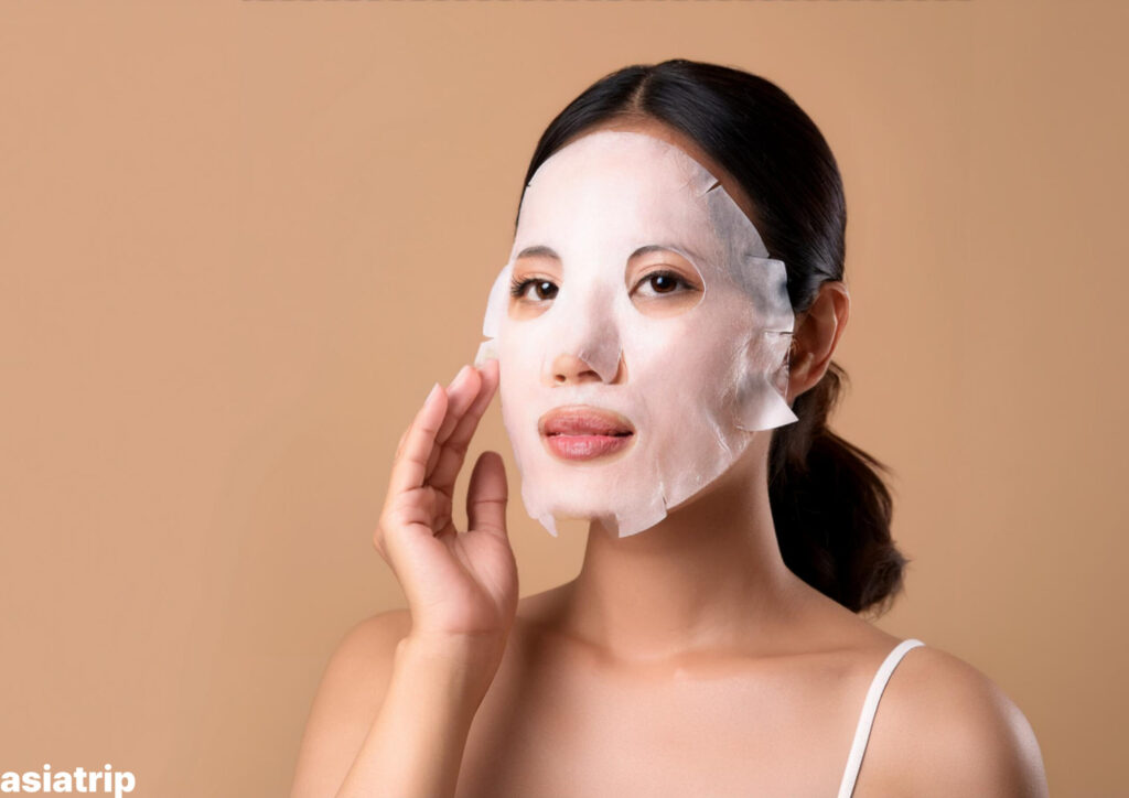 Người mẫu đang đắp mặt nạ BRINGGREEN Super Lemon Glutathione – chăm sóc da và thư giãn